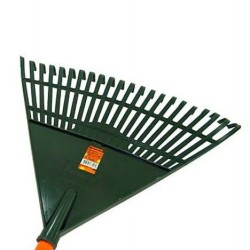 VASSOURA PLAST PRETA 22D C/ CABO FAMASTIL